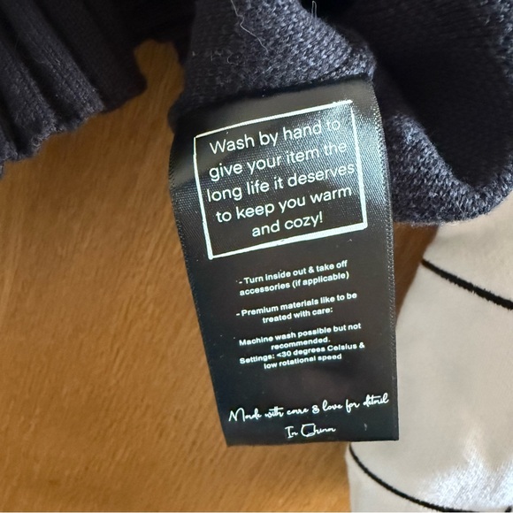 STITCH SPRING • Anime Knit Armband Sweater - Unisex M - Picture 16 of 16